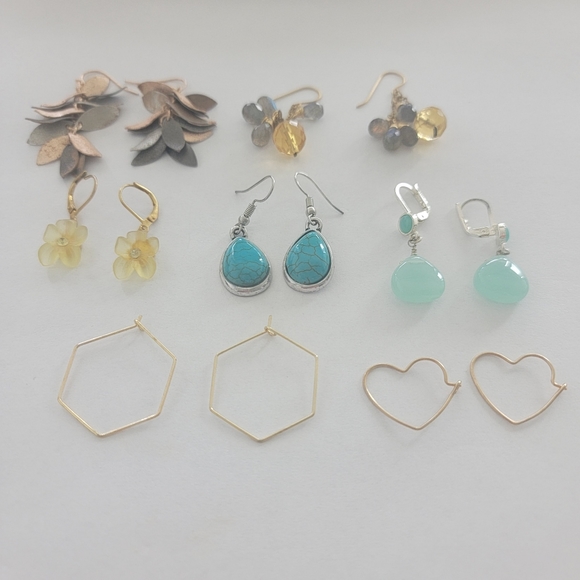 Bundle of 8 sets of dangle earrings - Picture 2 of 5